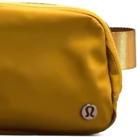Lululemon everywhere belt bag in burnt caramel - Picture 2 of 3